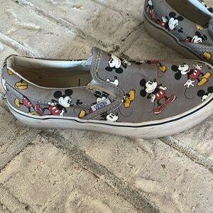 Vans Mickey Mouse Van’s size 6.5 W/M 8